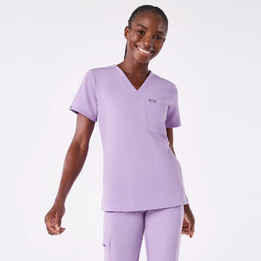 FIGS Catarina One-Pocket Scrub Top™-XXS- LAVENDER DEW